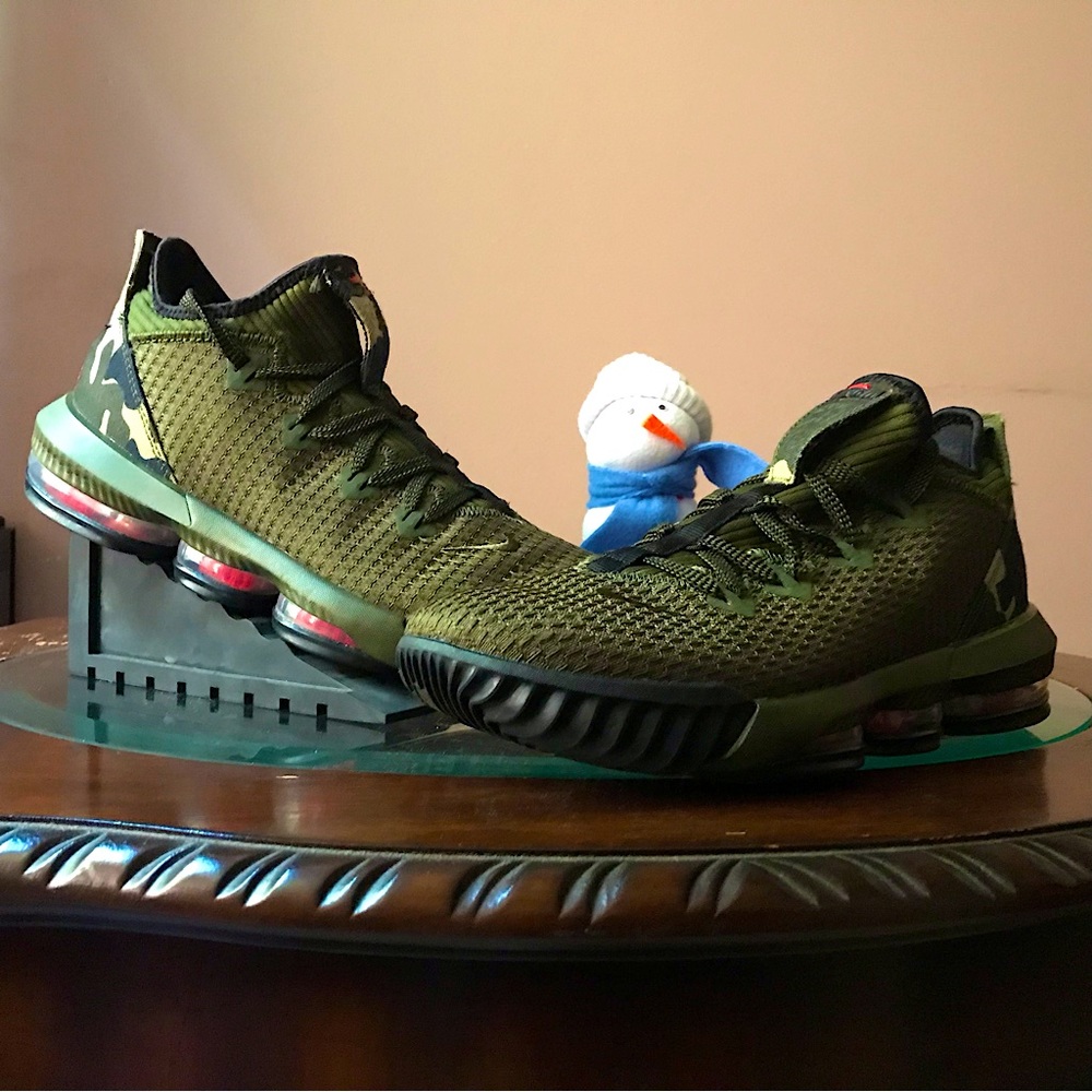 BLACK FRIDAY 35% SALE! Nike LeBron 16 Low “Camo” Size 9 Men’s